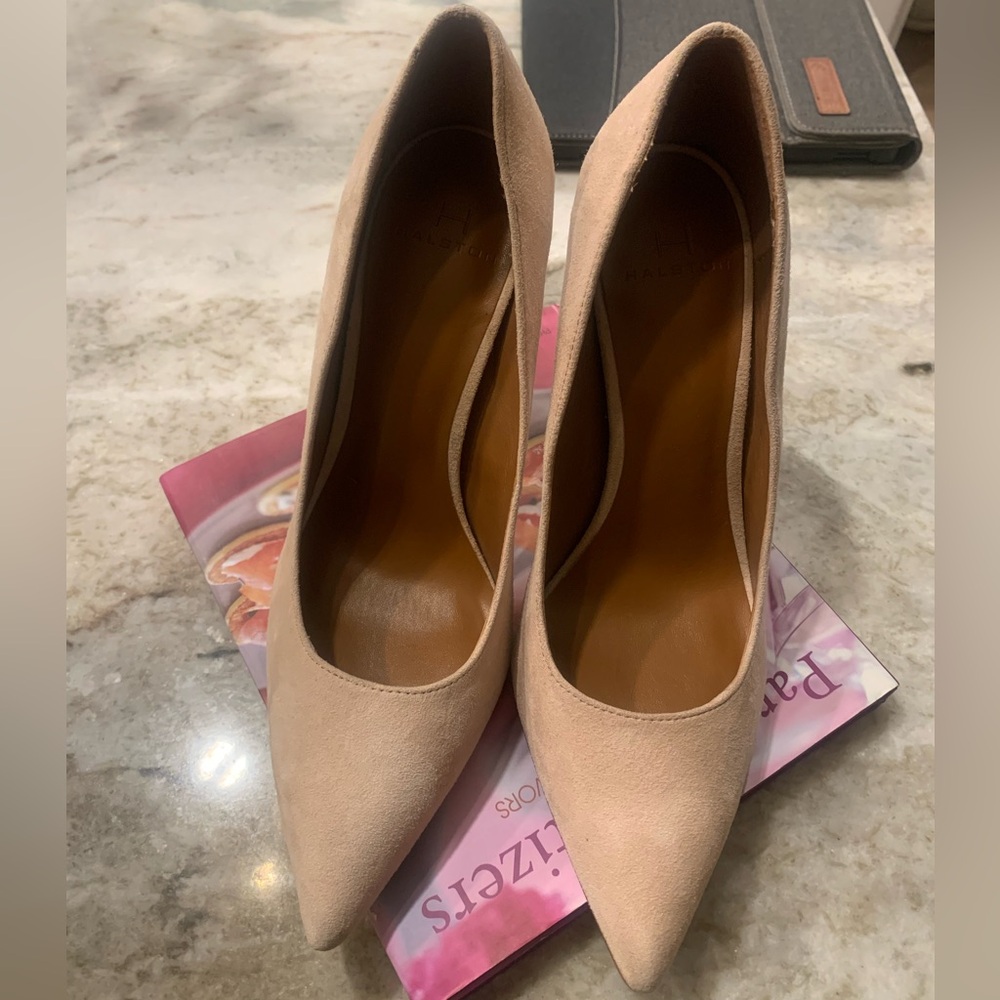 Halston beige-ish pink suede heels. Size 7 .  Silver heel detail. 3 1/2” heel.